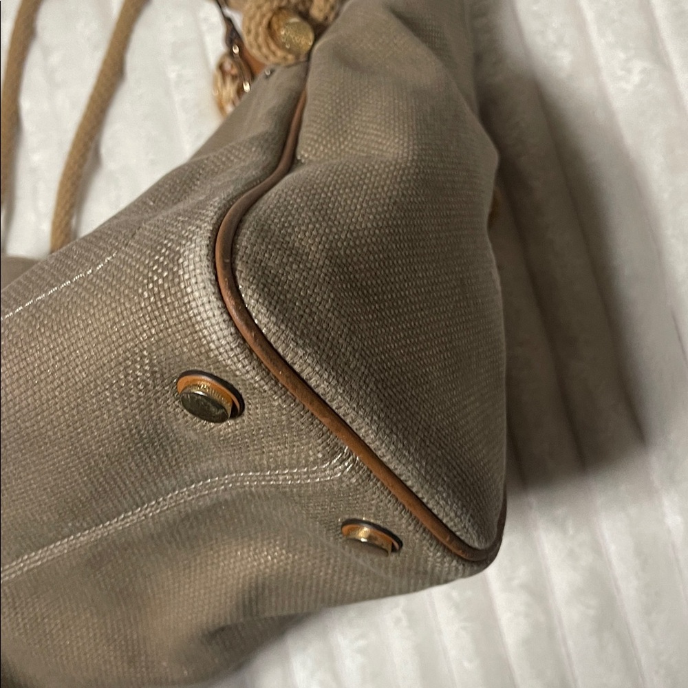 Michael Kors Island Large Grab Bag - Picture 3 of 16